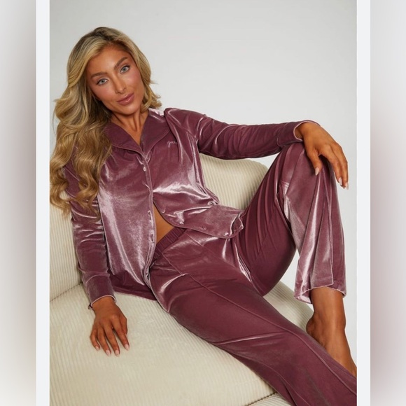 GUESS Velour Cate Pajama Set in vineyard purple - Picture 2 of 11